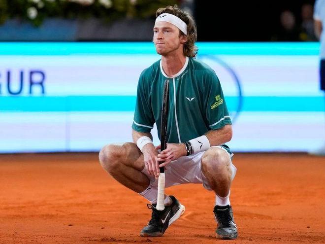 依然以其所 依然以其所