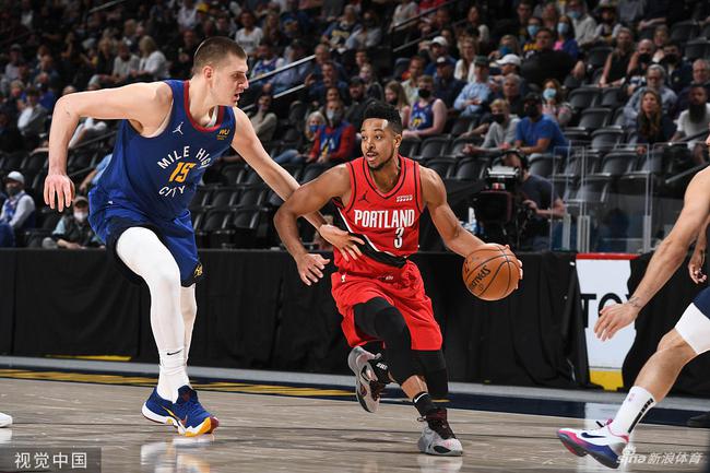 适应现代足 适应现代足