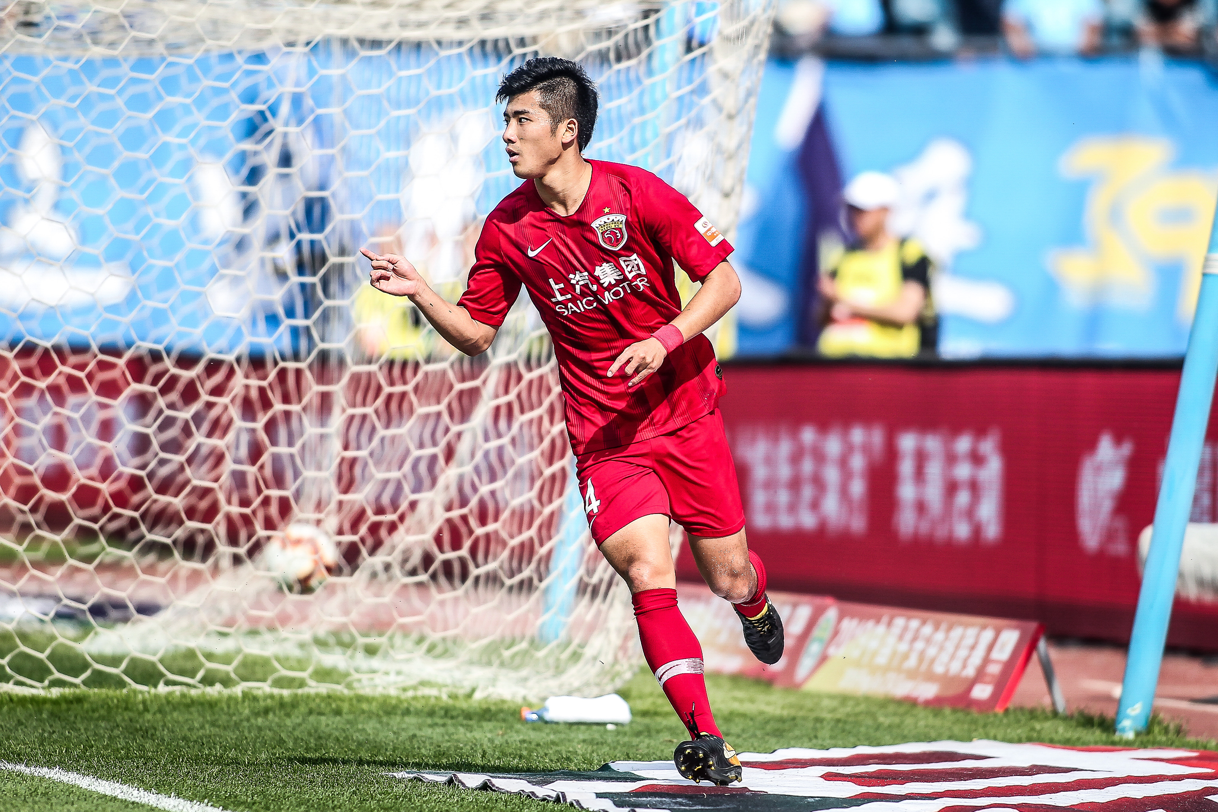 主教练杨鸣 主教练杨鸣