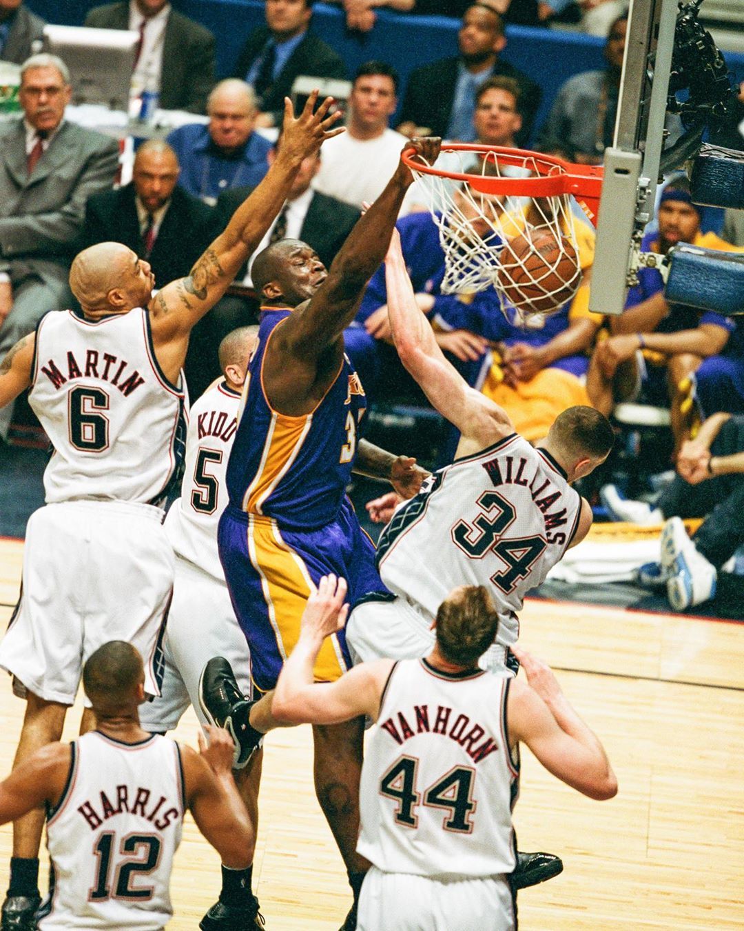 世体：巴舒亚伊因伤无缘对阵巴塞罗那，克瑙夫病愈可复出